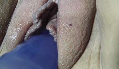 NJCKI,S close up pussy with blue dildo part 1